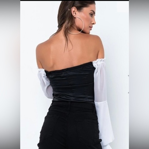 Akira Elegant Off-Shoulder Top - Picture 3 of 5